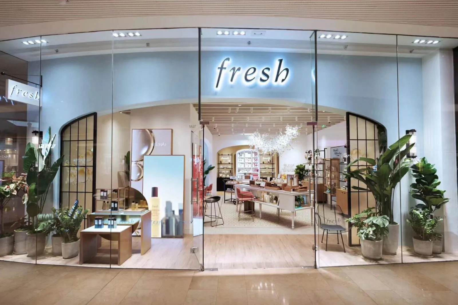 Fresh Fragrance Table render